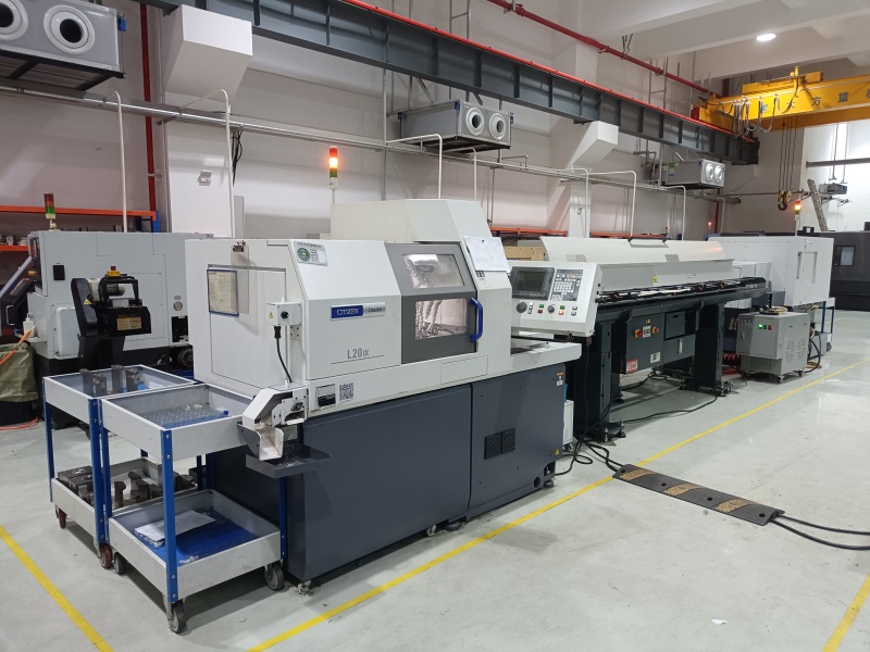 計(jì)算機(jī)數(shù)控主軸箱移動(dòng)型自動(dòng)車床